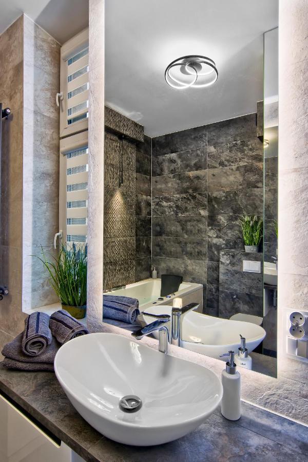 Apartament Bialy Z Jacuzzi Krakow Exterior photo