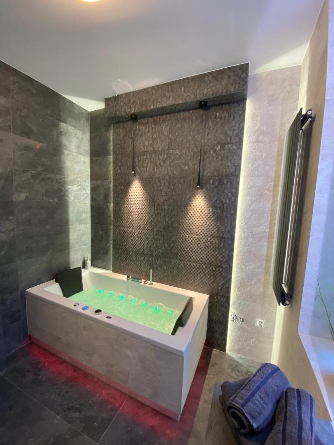 Apartament Bialy Z Jacuzzi Krakow Exterior photo