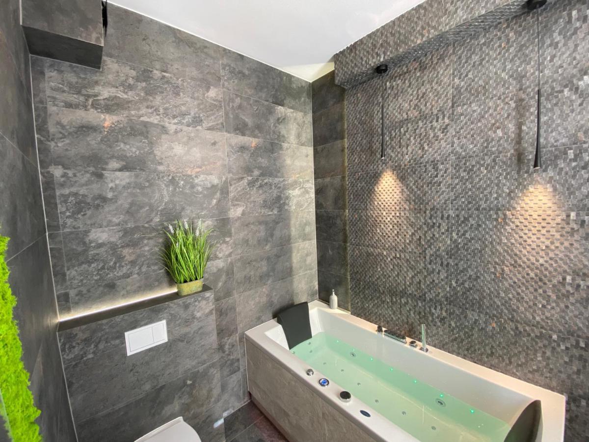 Apartament Bialy Z Jacuzzi Krakow Exterior photo